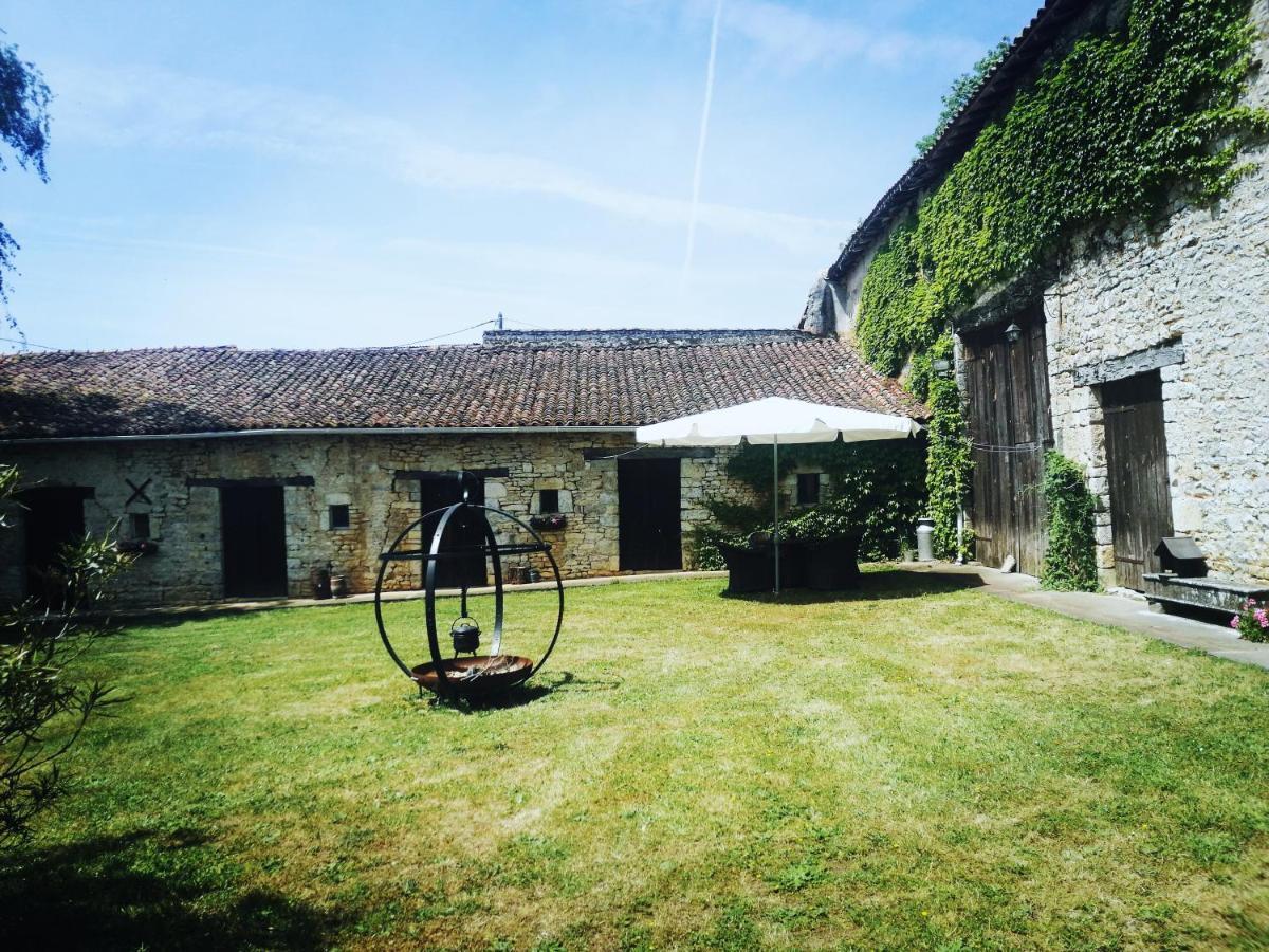 Les Granges De La Leigne, Ruffec Bed and Breakfast Condac Exterior foto